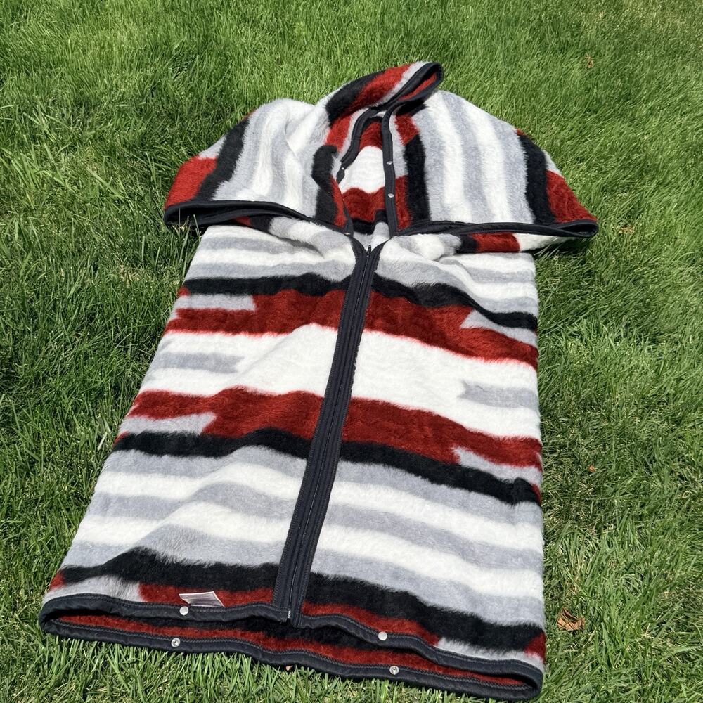 Biederlack Cuddle Wrap Aztec Snap Red Black Stadium Travel Blanket Southwest